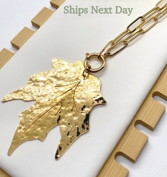 Gold Maple leaf charm long necklace. Flourish Collection. Handmade by Ariadna Echenique. Gift for her. Personalized message card.