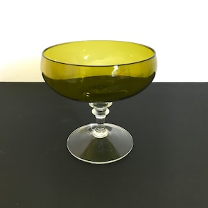 Vintage Konfektschale grünes Glas Konfektschale Sockel Glasschale grünes und klares Glas dekorative Glasschale Vintage Wohnkultur grüne Wohnschale