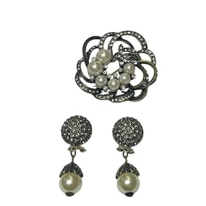 Vintage Heidi Daus jewelry set brooch and earrings designer pearl and gem earrings and matching brooch Mid century jewelry easy to wear