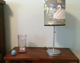 Schwimmender Nachttisch / Ladestation neben einem Bett oder | Etsy