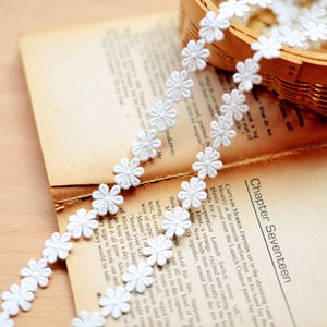 White Flower Lace Trim Daisy Floral Cotton Lace Trim 15mm Small Flower Wedding Trim Ribbon Sewing Crafts r115a (1 yard)