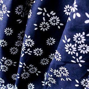 Daisy Flowers Cotton Fabric Navy Blue Fabric with White Floral Shabby Chic Fabric For Bag Quilt Home Decor Fabric- 1/2 yard f19