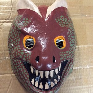 Vintage Jurassic Park Halloween mask spitter dinosaur NOS original movie 25th anniversary