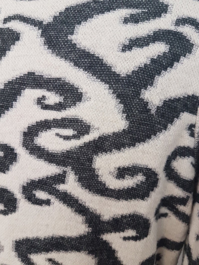 Vintage 80s Womens Dress SZ 7 Fly Over Black White Knit Fabric Fully Lined Shoulder PadsGreat 80s Shape