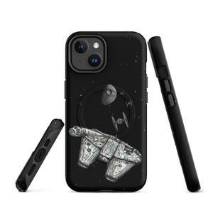 Puede incluir: Funda de teléfono negra con una ilustración detallada de una nave espacial, una Estrella de la Muerte y cazas TIE contra un fondo estrellado. La funda se muestra desde múltiples ángulos, destacando su diseño y forma.