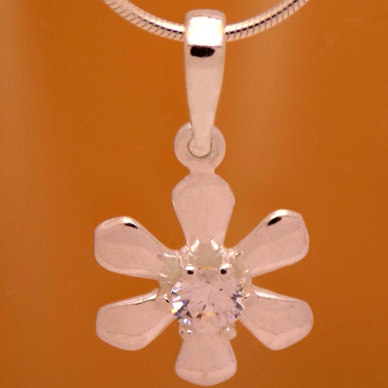 HERMOSA PULSERA DE PLATA CON ELEGANTES ZAPATOS Y BOLSOS