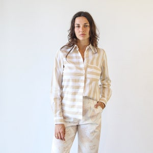 Stripe Button Up Chemise. Dames Coton Blanc et Crème Vintage Style Chemise. Chemise classique Sand Stripe image 3