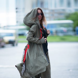 Coat with huge fur deals hood