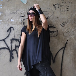 Schwarze Baumwolle Plus Size Locker Maxi Tunika, Asymmetrisches Top, Oversize Top, Sommer Schwarzes Top ROXI - TU0468TR