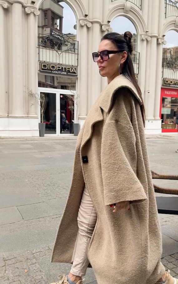 Cappotto invernale beige da donna, cappotto lungo a mantella