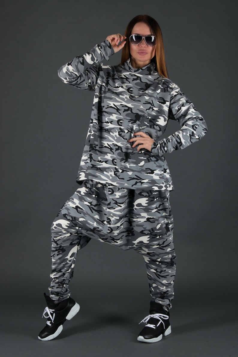 Спортивный костюм камуфляж. Nike Camouflage костюм. TADIOR камуфляжный костюм t043w00m. Спортивный костюм Nike Camo. VTV Fashion спортивный костюм камуфляж.