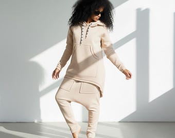 Handgefertigtes Beiges Hoodie Trainingsanzug Set, Haremshose, Petite & Plus Size