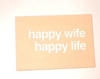 Huwelijksverjaardag cadeau Happy Wife Happy Life houten bord selecteerbaar in vele kleuren
