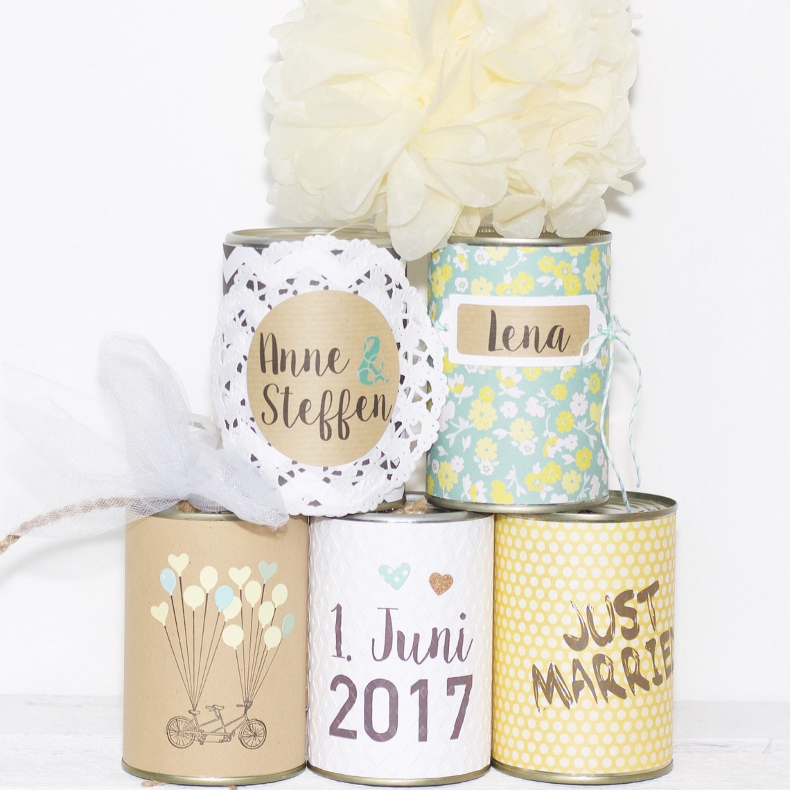 individuelle WeddingCans mit PomPom Autoschmuck aus Dosen Bild 2