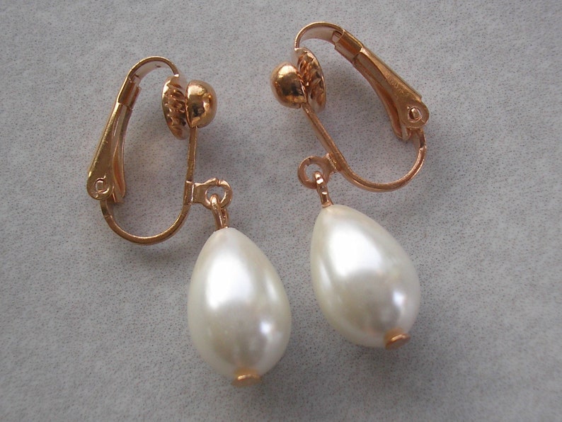 pear shaped pearl drop earrings