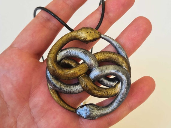 Colgante Auryn de Fantasía - Impresión 3d en Resina - Alta calidad de Detalle - Pintado a mano.
