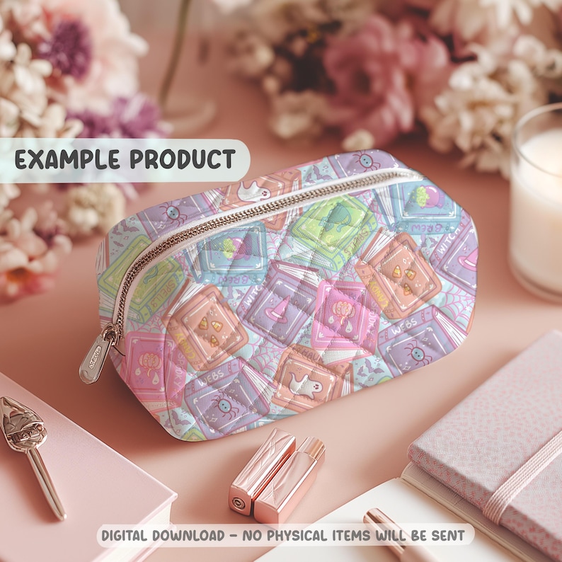 Puede incluir: Un neceser acolchado con cierre de cremallera, con un patr&oacute;n repetido de libros ilustrados coloridos. La bolsa tiene una combinaci&oacute;n de colores lila claro, rosa y verde. El texto "EXAMPLE PRODUCT" es visible en la imagen.