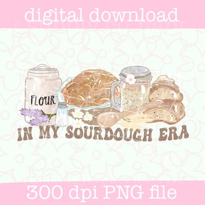 Puede incluir: Una ilustraci&oacute;n de acuarela de pan de masa madre, un frasco de harina, un frasco de masa madre, una cuchara de madera y algunas barras de pan. El texto "IN MY SOURDOUGH ERA" est&aacute; escrito en letras marrones debajo de la imagen.