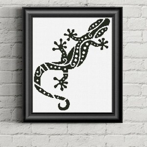 Digital file -black gecko-silhouette Monochrome animal  DIY  easy modern cross stitch pattern