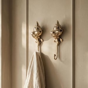 Crochet mural coquillage en laiton, décoration côtière, maison de plage, crochet nautique en laiton pour clés, serviettes, décoration murale inspirée de l'océan, nouveau cadeau pour la maison