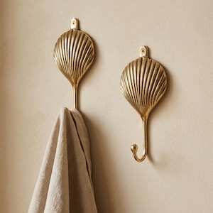 Vintage Scallop Shell Wall Hook Antique Brass Coastal Wall Hardware Beach House Decor Decorative Hook Wall Accent Vinate home Gift