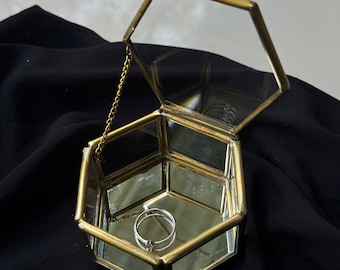 Sechseckige Glasringbox für Hochzeiten Vorschläge, Schmuckhalter Goldrahmenveranstalter Elegante Accessoire Aufbewahrung Fotografie Requisite Geschenk für Mama