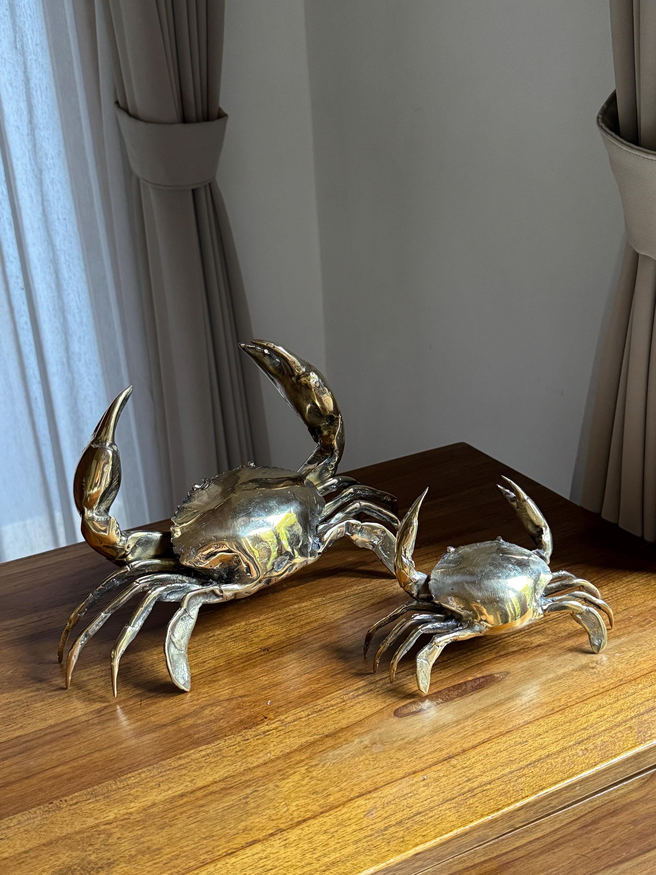 天然素材を用いて作られた、精巧な可動式カニの置物 Crab figure