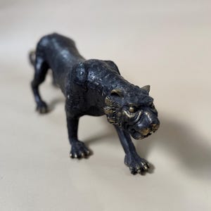 Brass Leopard Figurine – Vintage Animal Decor  Brass sculpture, Handcrafted Jungle Cat Statue Antique decor Housewarming gift