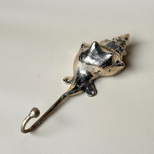 Brass Shell Wall Hook Coastal Decor, Beach House Accent, Nautical Brass Hook for Keys, Towels Ocean-Inspired Wall Decor New home gift