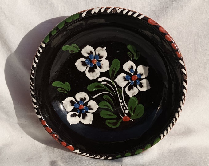Hungarian Traditional Folk Black Plate, Vintage Hand Painted Wall Plate Dishes, Wall Hangings, Folk Art Pottery, Flower Design