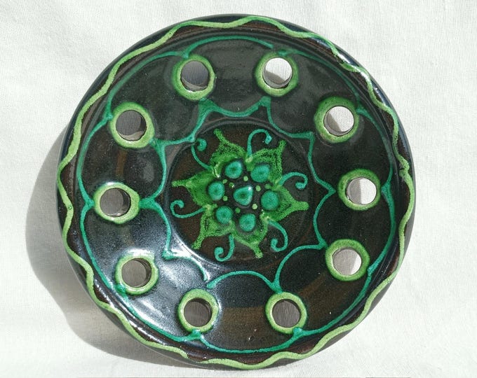 Vintage Traditional Folk Reticulated Green Glazed Plate With Flower Motif, Wall Plate With Folk Flower Motif, Rural Kitchen Decoration