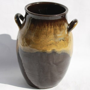 Antiker brauner Steinzeug Wasserkrug, Ethnographische Keramik Ewer