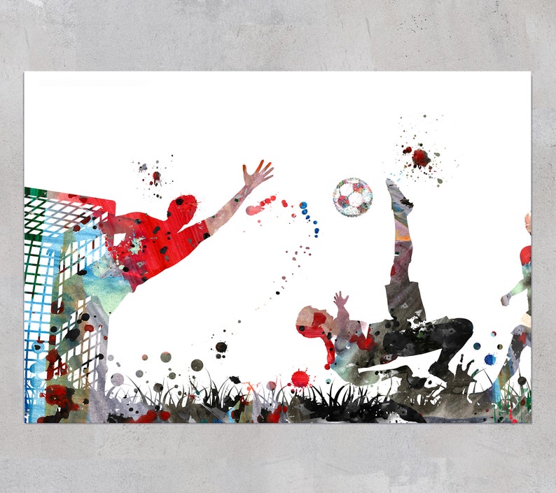 Puede incluir: Una pintura de acuarela de dos jugadores de f&uacute;tbol en acci&oacute;n. Un jugador est&aacute; pateando el bal&oacute;n mientras que el otro jugador est&aacute; buceando para intentar salvar el gol. La pintura est&aacute; hecha en tonos de rojo, azul y verde.