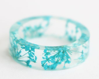 Pressed flower ring, real flower resin ring with turquoise flowers, resin ring for women, turquoise dried flowers for her