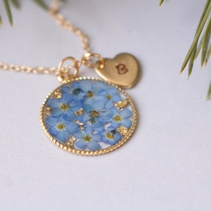 Collar inicial flor con verdaderos no me olvides, collar de joyas personalizado para Navidad, collar único, joyería botánica