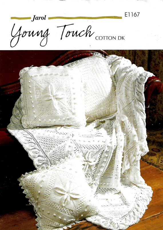 BONNET CUSHION COVER BOOTIES LACE /& BOBBLE PRAM COVER//BLANKET MITTENS SET