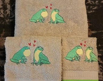 Feeling froggy towel set.