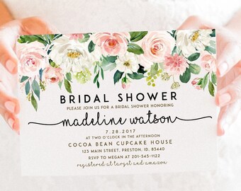 Pode incluir: Um cartão branco com uma borda floral rosa e branca. O texto diz "Bridal Shower" e "Por favor, junte-se a nós para um chá de panela em homenagem a Madeline Watson". A data é 7.28.2017, a hora é 14h00 e o local é Cocoa Bean Cupcake House, 123 Main Street, Preston, ID, 83440. RSVP para Megan no 201-545-1122. Registrado no Target e Amazon.