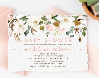 Könnte beinhalten: Eine weiße Babyparty-Einladung mit einem Blumendesign mit weißen Magnolienblüten, rosa Rosen und grünen Blättern. Der Text lautet "Baby Shower Madeline Watson July 28, 2020 at two o'clock in the afternoon Cocoa Bean Cupcake House 123 Main Street, Preston, ID, 83440 RSVP to Megan at 201-545-1122 registered at target and amazon"