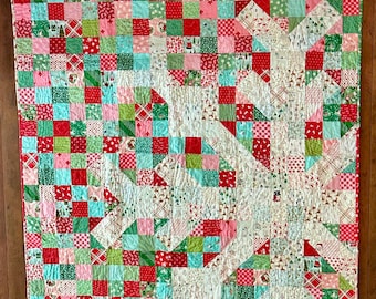 Christmas Lap Quilt: Modern Snowflake Design, Festive Twin Bed Topper