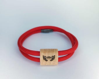 Bransoletka z paracordu Angel Wings: zawieszka z drewna w niestandardowym kolorze, zapięcie magnetyczne