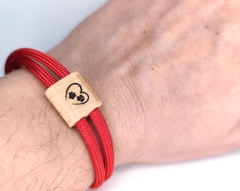 Handmade Paracord Bracelet: Dog Paws Heart, Wooden Ornament & Magnetic Lock