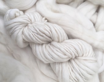 Jumbo / Corriedale Handspun Yarn / Thick-Thin Slub / Natural Ecru White / Soft / Falkland Isle Wool / 30g 50g or 100g