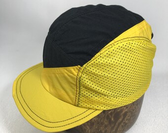 Cappello CraftCap a cinque pannelli personalizzato nero giallo 1