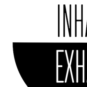 K&ouml;nnte beinhalten: Schwarzwei&szlig;es Grafik mit den W&ouml;rtern "INHALE" und "EXHALE" in minimalistischem Stil. Das Wort "INHALE" befindet sich &uuml;ber einem schwarzen Halbkreis und das Wort "EXHALE" unterhalb des Halbkreises.