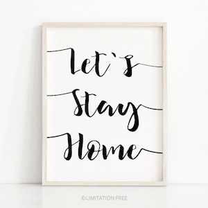 Może przedstawiać: Czarno-biała drukowalna grafika ścienna z tekstem "Let's Stay Home".
