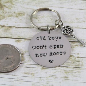 Old Keys won't open new doors keychain, new me gift, inspirational quote keychain, sobriety gift, divorce gift, break up gift, positive life image 4