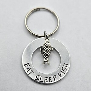 Llavero "Come, duerme, pesca" · Llavero de pesca · Regalo de pescador · Regalo de pescador · Aluminio estampado a mano