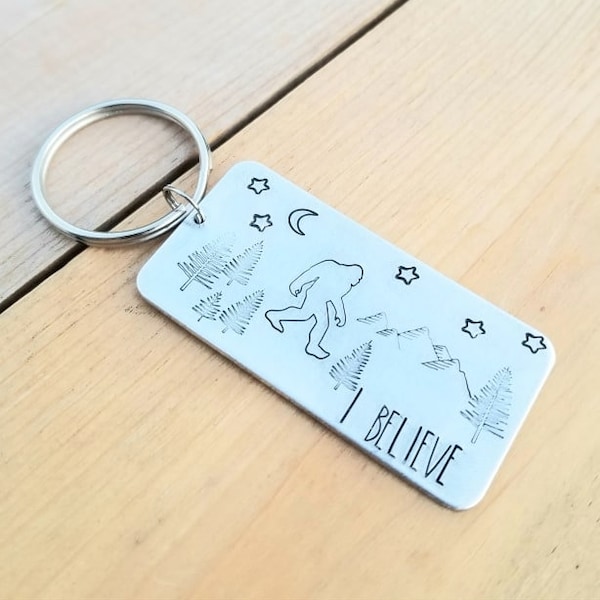 Bigfoot keychain, Sasquatch I Believe, travel keychain, hiker gift, outdoor gift, camping gift, mountain keychain, I Believe, Tree key ring