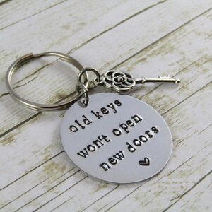 Old Keys won't open new doors keychain, new me gift, inspirational quote keychain, sobriety gift, divorce gift, break up gift, positive life image 3